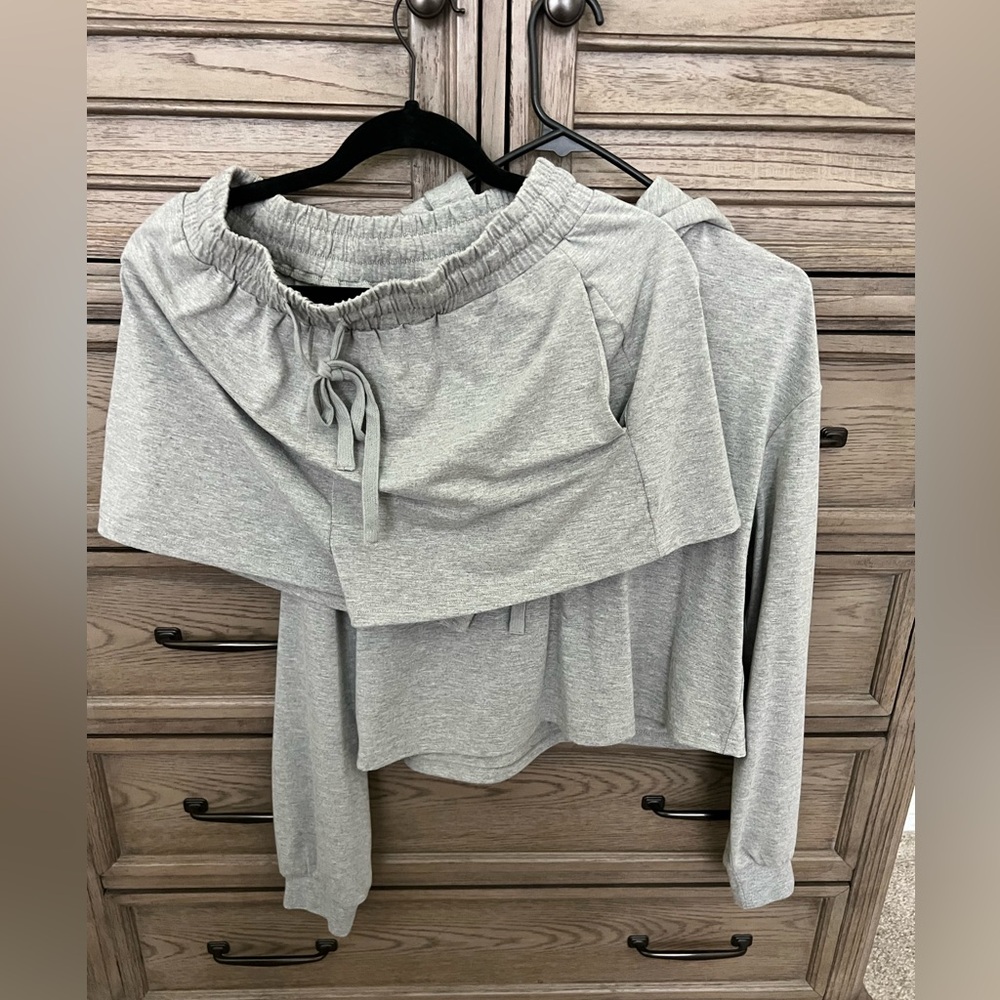 ALL THE WAYS Suzie Short Set. Size medium.